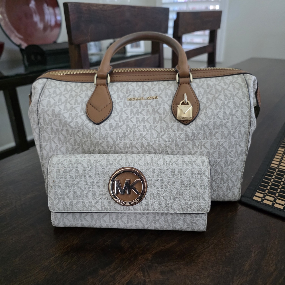 Michael Kors Signature Satchel & Wallet Set in Vanilla/Acorn